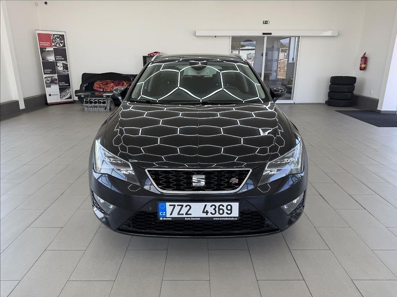 Seat Leon 2,0 TDi, FR-Line, DSG, Navi - fotka 8 z 34