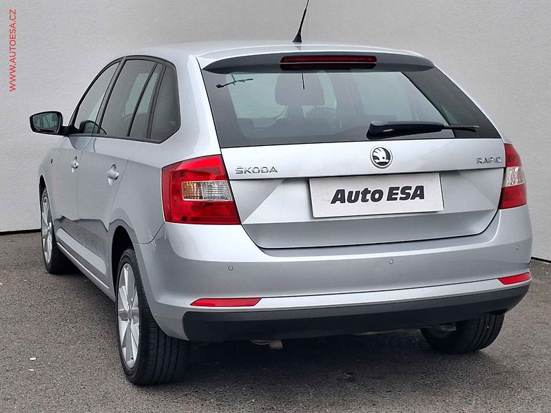 Škoda Rapid (2014) 1.6 TDi, Elegance, xenon - fotka 6 z 17