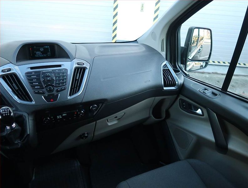 Ford Tourneo Custom (2015) Titanium 2.2 TDCi, ČR - fotka 8 z 25