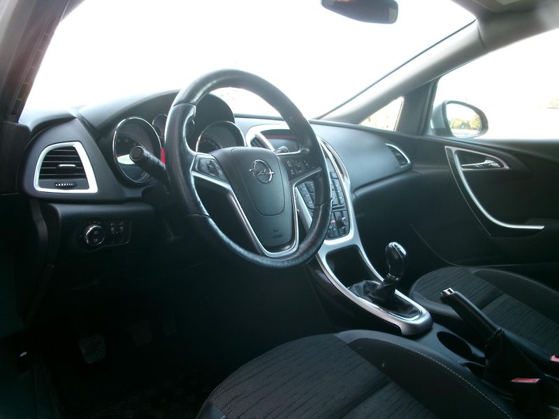 Opel Astra (2014) 1,4T KLIMA VÝHŘEV BT TEMP - fotka 21 z 25