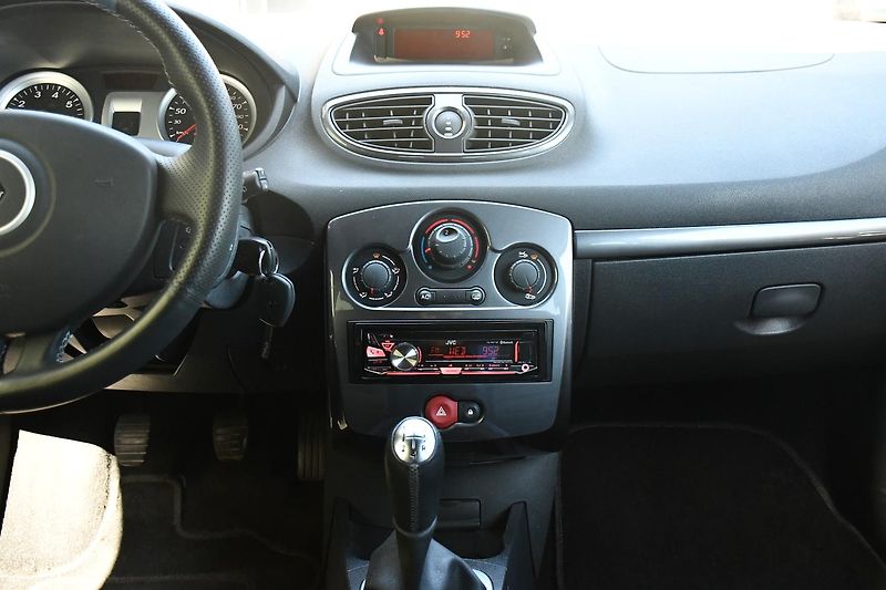 Renault Clio 1,2i 55KW SPORT 2xKOLA  - fotka 20 z 36