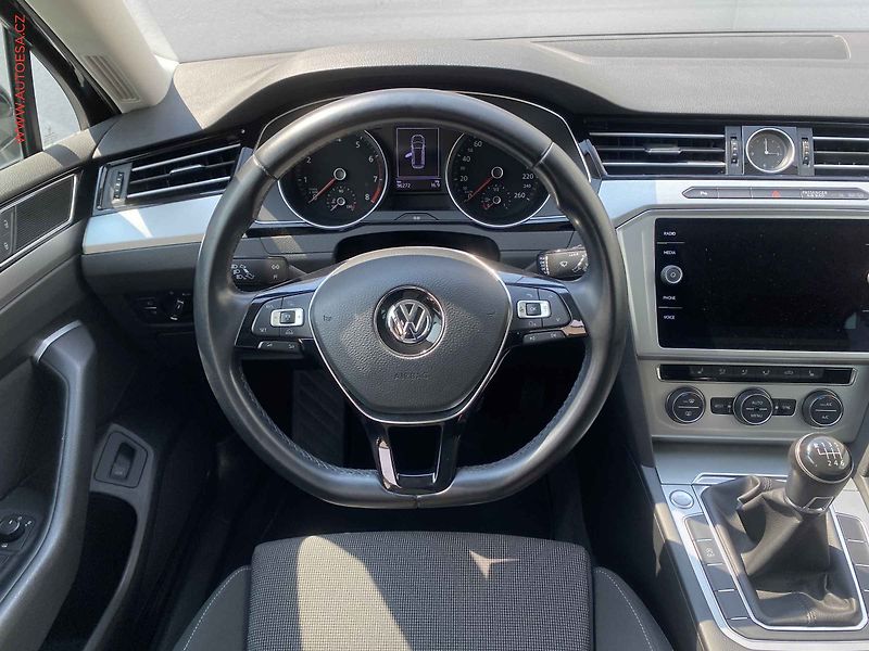Volkswagen Passat (2018) 1.4 TSi, Comfortline, navi - fotka 11 z 18