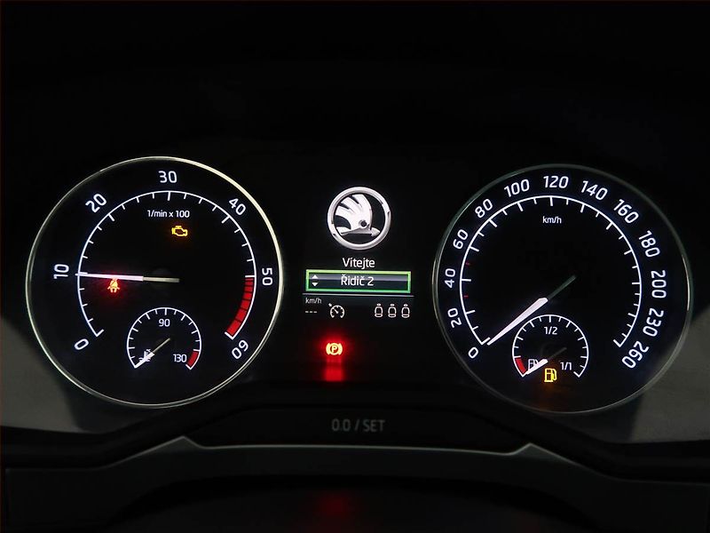 Škoda Superb (2017) 1.6 TDI, Kůže, Navi, Bi-Xenony - fotka 11 z 14