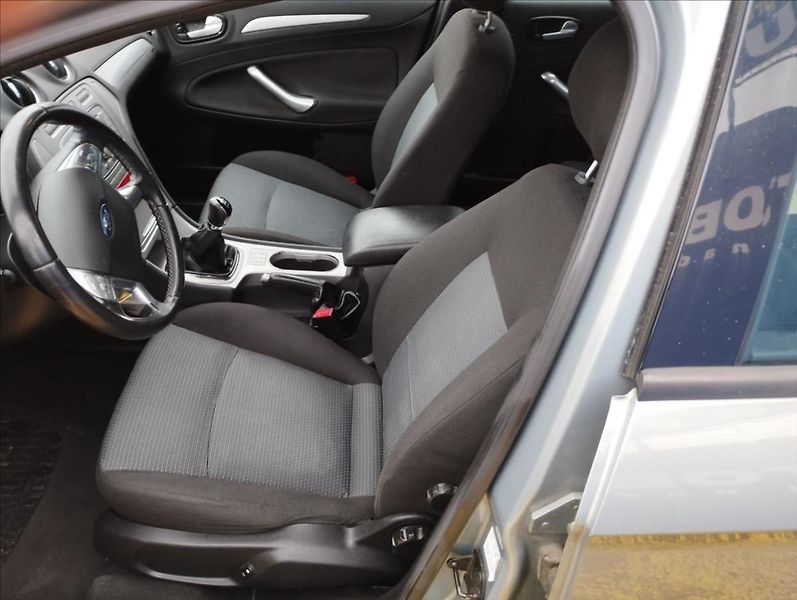 Ford Mondeo 2,0 107KW - fotka 7 z 16