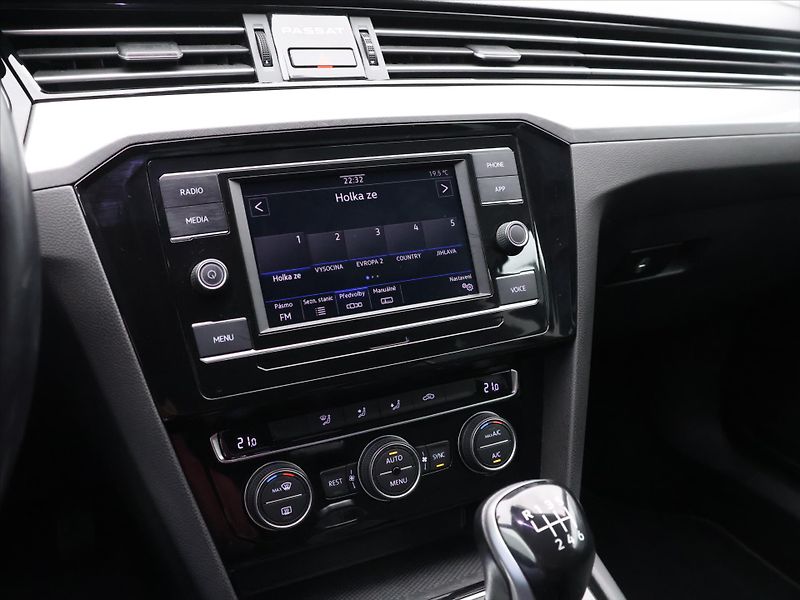 Volkswagen Passat 2,0 TDI 110kW Business Combi - fotka 19 z 30