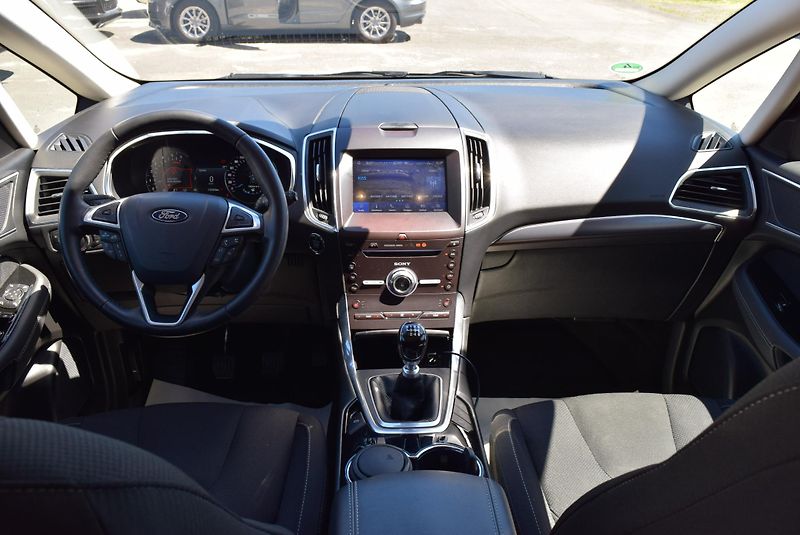 Ford S-MAX (2019) 2.0TDCi 110kw TITANIUM LED KAM - fotka 19 z 50