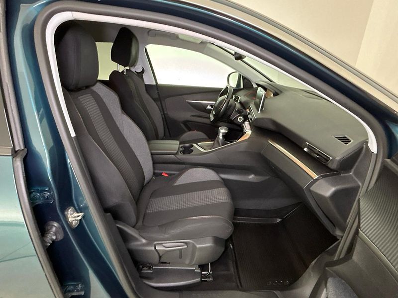 Peugeot 5008 Active, 7 míst - fotka 9 z 56
