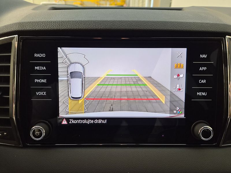 Škoda Karoq 1.5 TSI Top selection - fotka 16 z 27