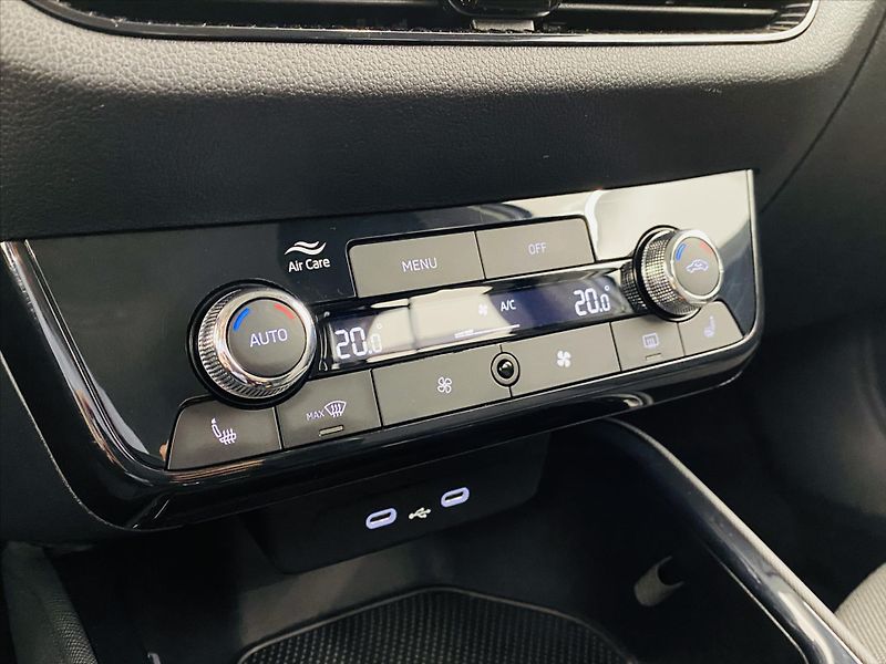 Škoda Fabia 1,0 MPI 59kW Selection - fotka 16 z 25