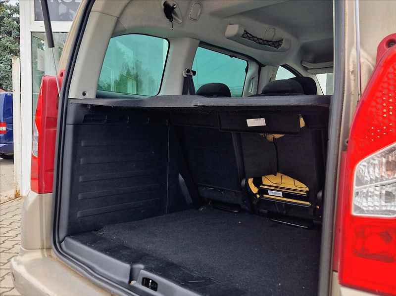 Citroën Berlingo 1,6 HDi 88kW MULTISPACE AUTOAC - fotka 11 z 30