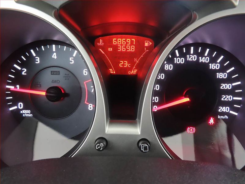 Nissan Juke (2013) 1.6 DIG-T - fotka 11 z 15
