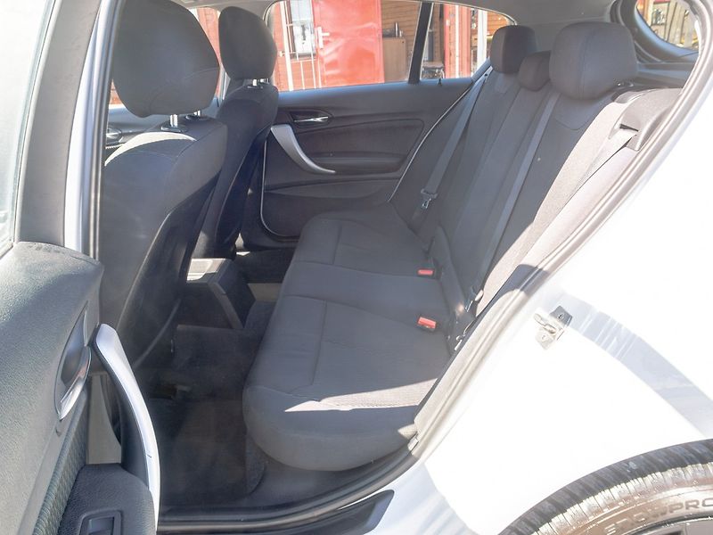 BMW Řada 1 (2013) 114i 75KW manuál - fotka 30 z 39