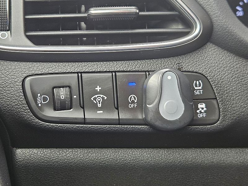 Hyundai i30 1.5i Start Plus, 1.maj. - fotka 14 z 29
