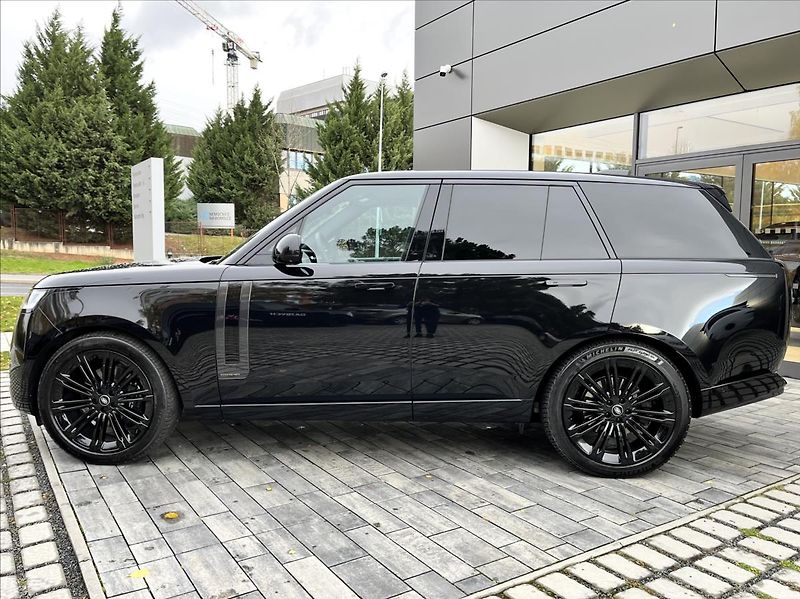 Land Rover Range Rover (2026) 4,4 P540 V8 AUTOBIOGRAPHY SWB - fotka 2 z 44
