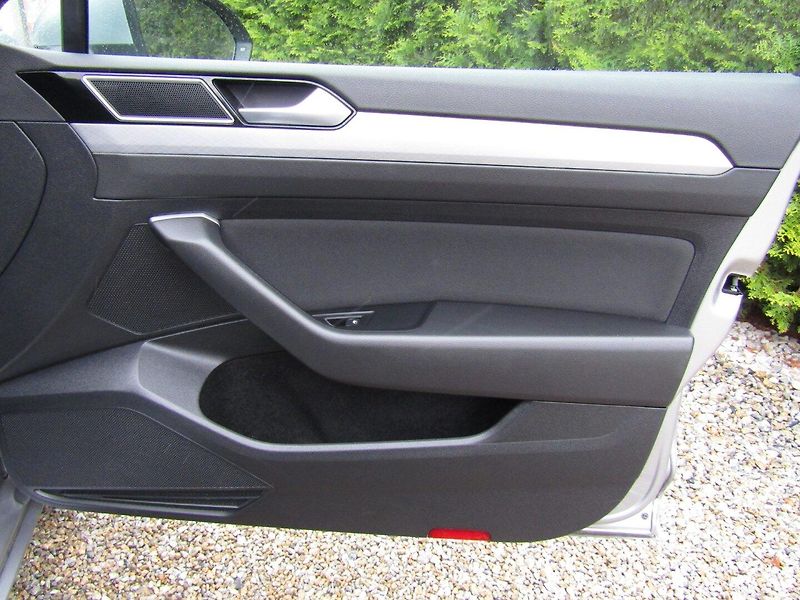 Volkswagen Passat (2021) 2.0 TDI 110kW DSG ACC - fotka 27 z 46