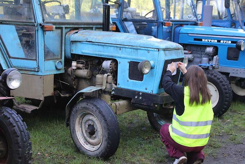 Traktory se poprvé na srazu představily v Budyni nad Ohří. Na snímku je historický asymetrický Farmall. Jeho majitel jej ukázal v plné parádě.