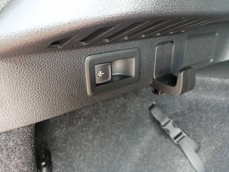 Škoda Kamiq (2021) 1.5 TSI 110kW tažné LED manuál - fotka 34 z 35