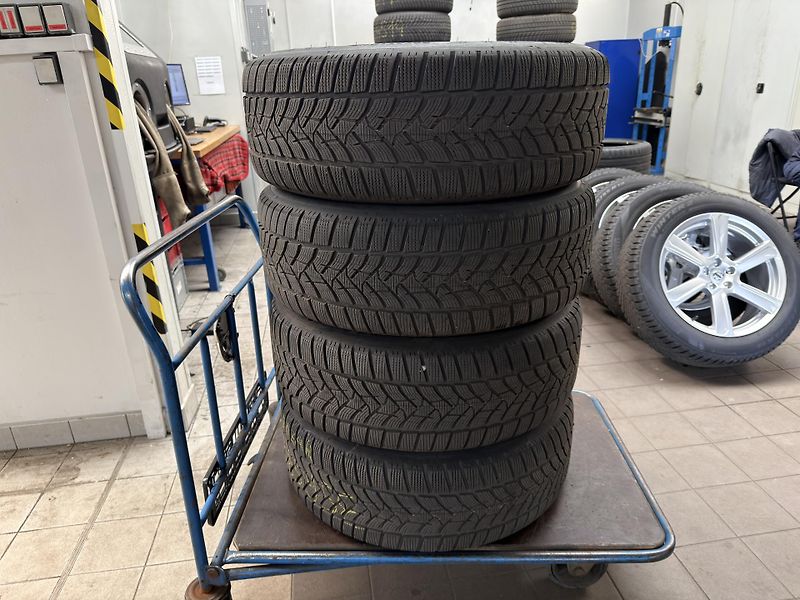 Volvo XC90 T8 AWD PLUS BRIGHT/ 360 / kola - fotka 3 z 62