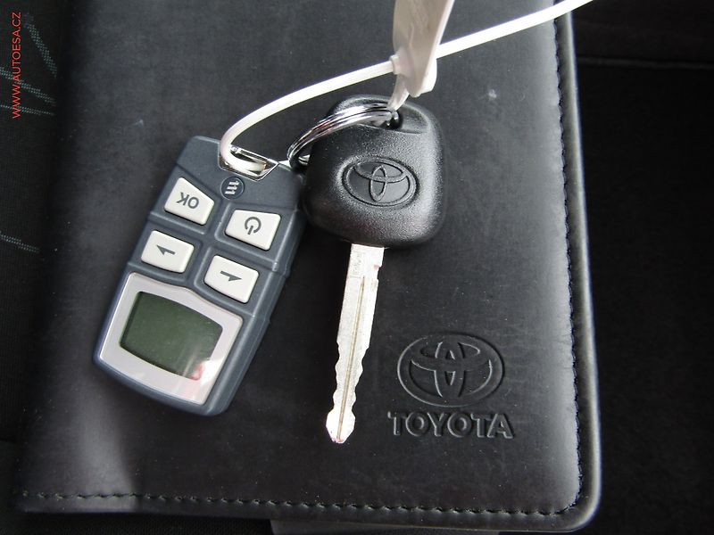 Toyota Auris (2010) 1.3 VVT-i, ČR, AC, výhřev - fotka 15 z 16