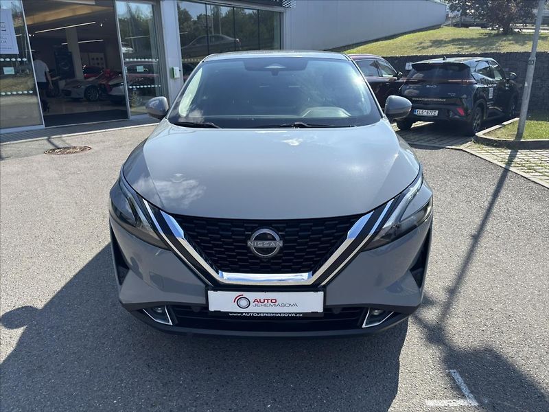 Nissan Qashqai 1,3 i AT N-Connecta - fotka 8 z 43