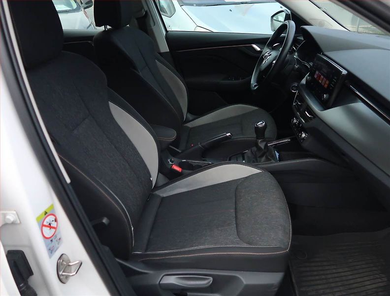 Škoda Kamiq (2021) Style 1.0 TSI, Serv.kniha - fotka 9 z 19