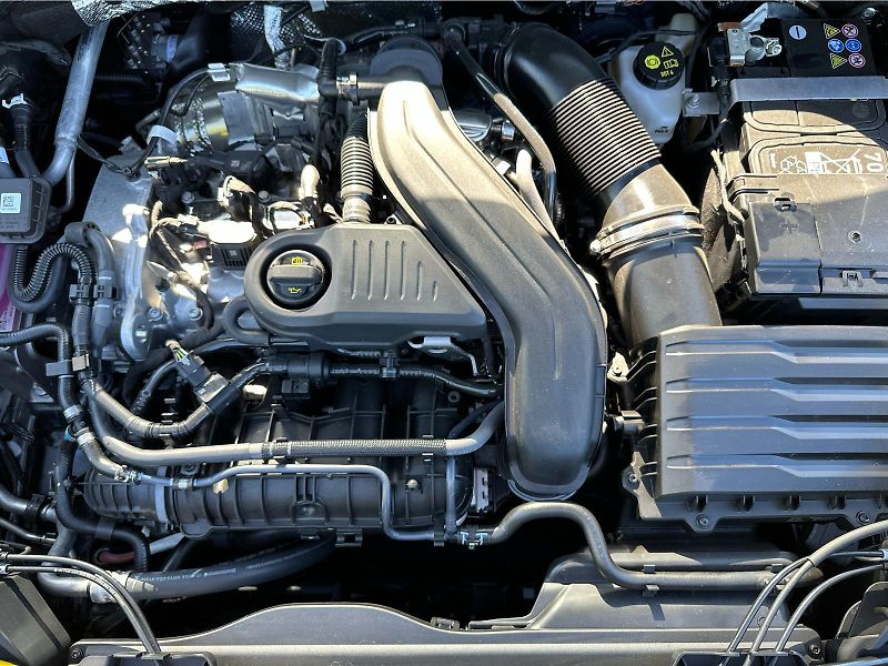Volkswagen T-Roc (2026) Life 1,5 eTSI 85 kW 7DSG - fotka 24 z 24