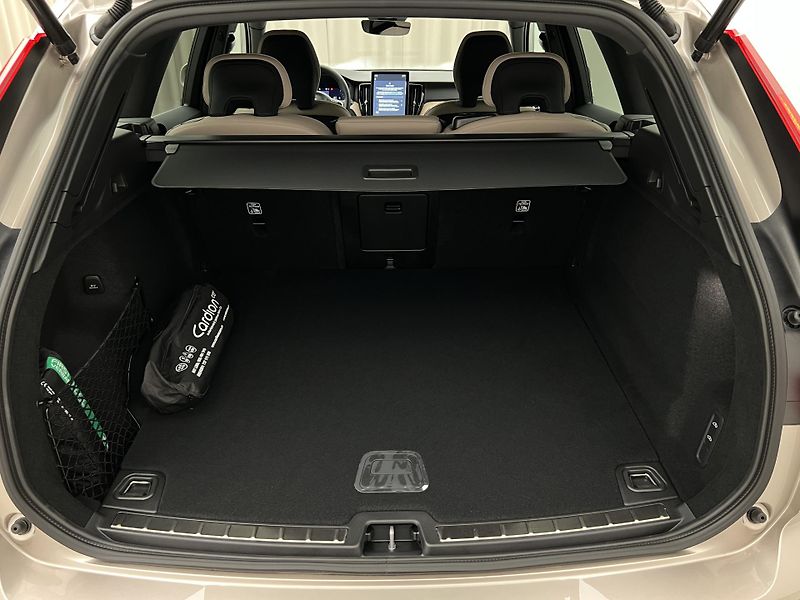 Volvo XC60 (2026) B5 AWD PLUS BRIGHT AUT - fotka 6 z 43