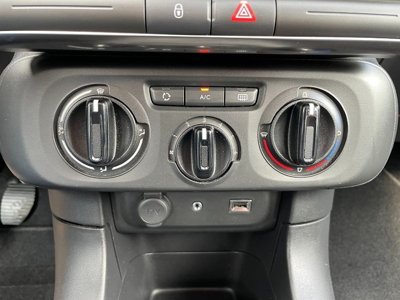 Citroën C3 (2018) Feel 1.2 PureTech 81kW! PDC! - fotka 15 z 29