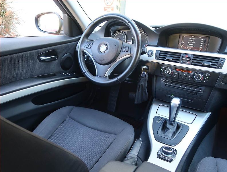 BMW Řada 3 (2011) 318 i, Automat, Navi, Xenony - fotka 7 z 23