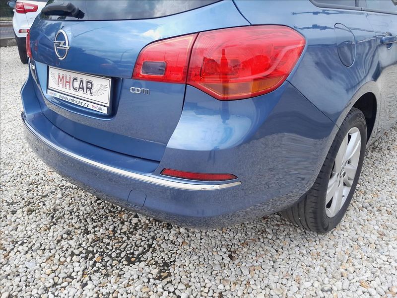 Opel Astra 1,6 TDCI 100kW SPORTS TOURER - fotka 15 z 51