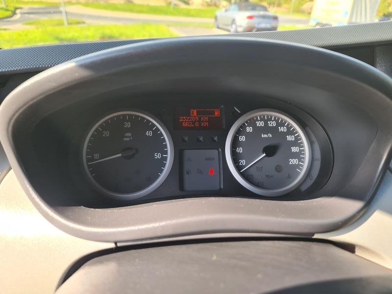 Opel Vivaro (2012) LONG 2.0 CDTi HRADEC KRÁLOVÉ - fotka 51 z 89