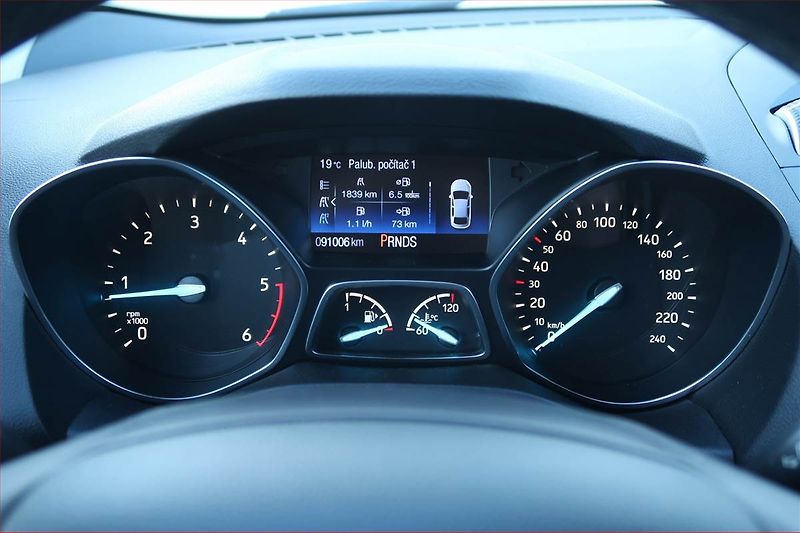 Ford Kuga (2017) 1.5 TDCi, Automat, Navi - fotka 11 z 22