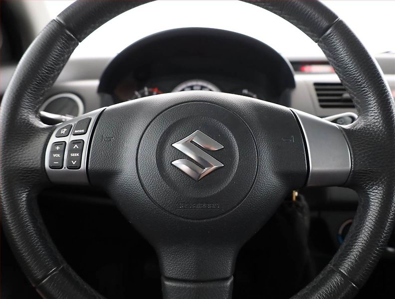 Suzuki Swift (2010) 1.3 i, Serv.kniha, rezervace - fotka 8 z 13
