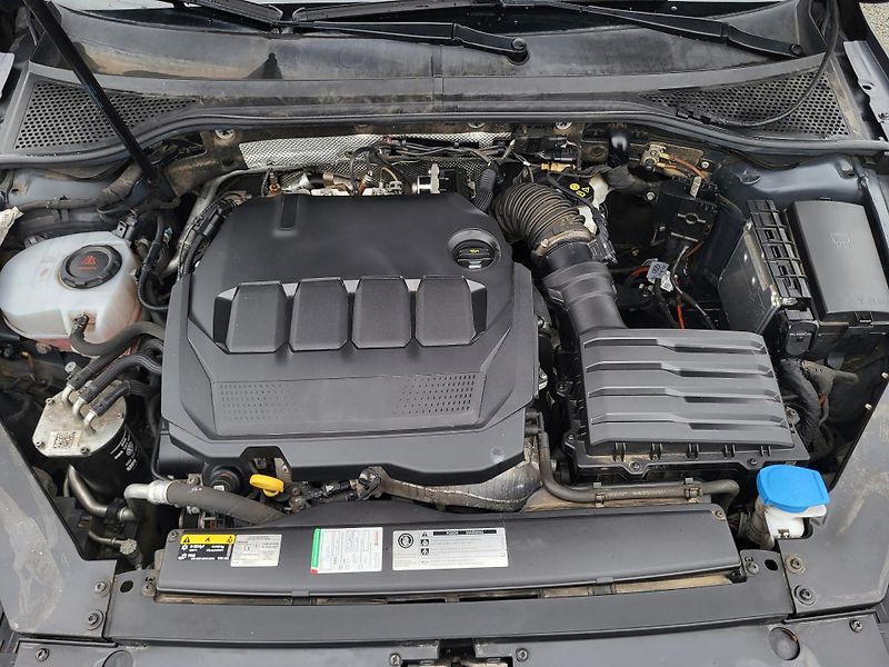 Volkswagen Passat SEDAN 2.0 TDi ELEGANCE *ČR - fotka 29 z 46