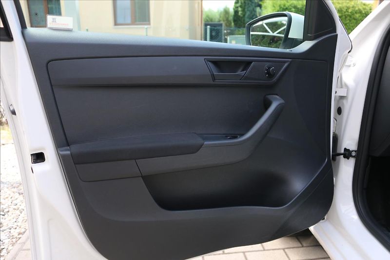 Škoda Fabia 1,0 ČR, 1. Majitel - fotka 11 z 33