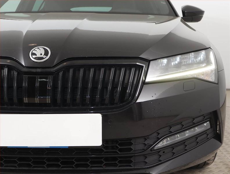 Škoda Superb (2023) Sportline 1.5 TSI - fotka 16 z 28