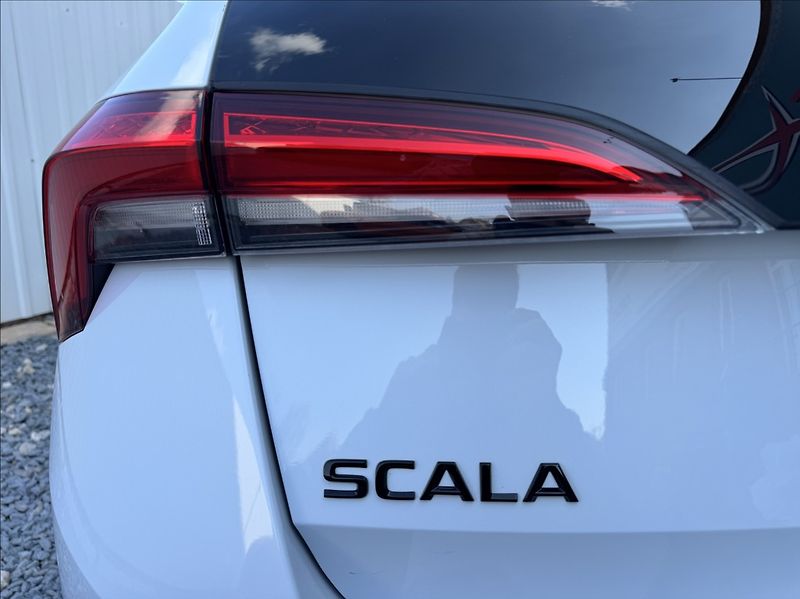 Škoda Scala 1,5 TSI MonteCarlo DPH 1maj ČR - fotka 16 z 50