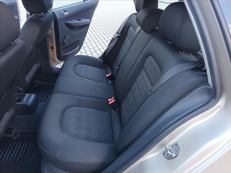 Škoda Fabia 1,4 16V,55KW,ČR,KLIMA,TEMPOMAT - fotka 16 z 35