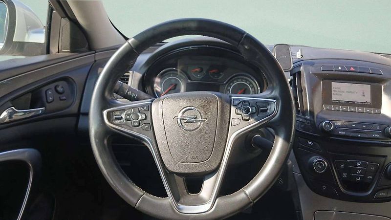 Opel Insignia ST 1.6CDTi MT6 - fotka 15 z 29