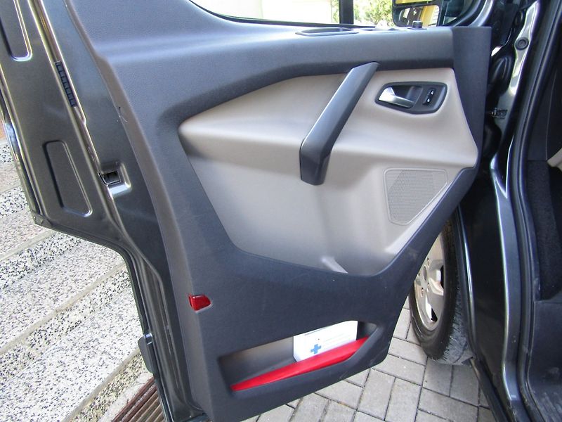 Ford Transit Custom (2016) 2.0 TDCi96kW BEZ KOROZE - fotka 13 z 28