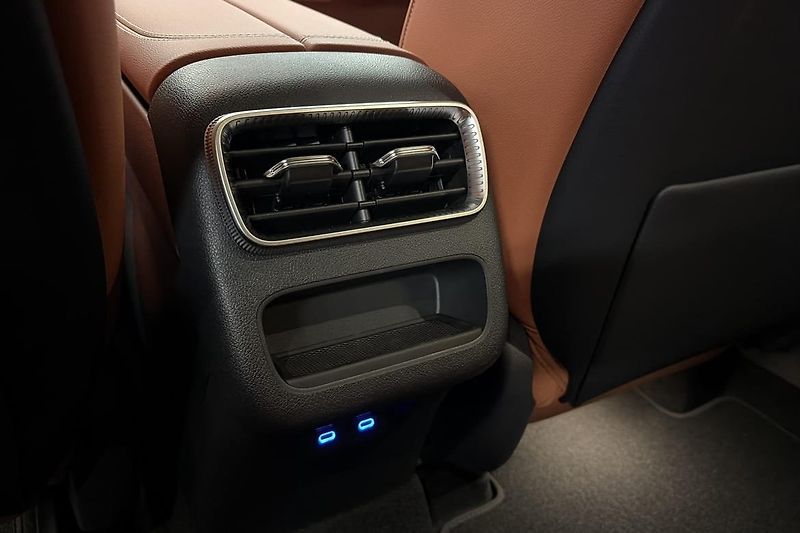 Mercedes-Benz CLC 400 4M AMG Burm Hyperscreen Pa - fotka 20 z 24