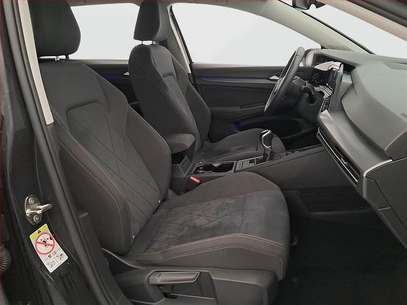 Volkswagen Golf (2022) 1.5 TSI - fotka 9 z 21