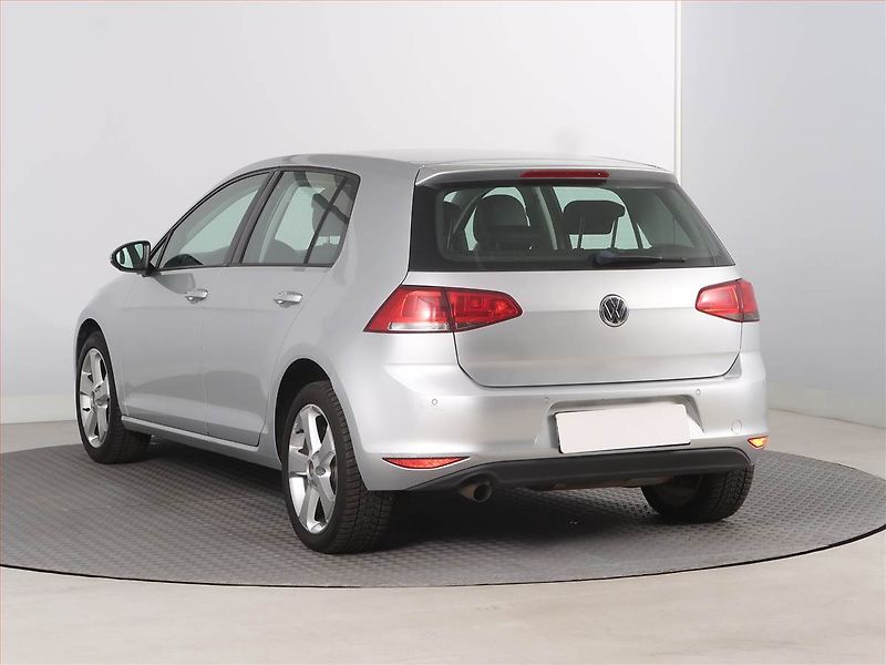 Volkswagen Golf (2013) Highline 1.6 TDI, Automat - fotka 4 z 17