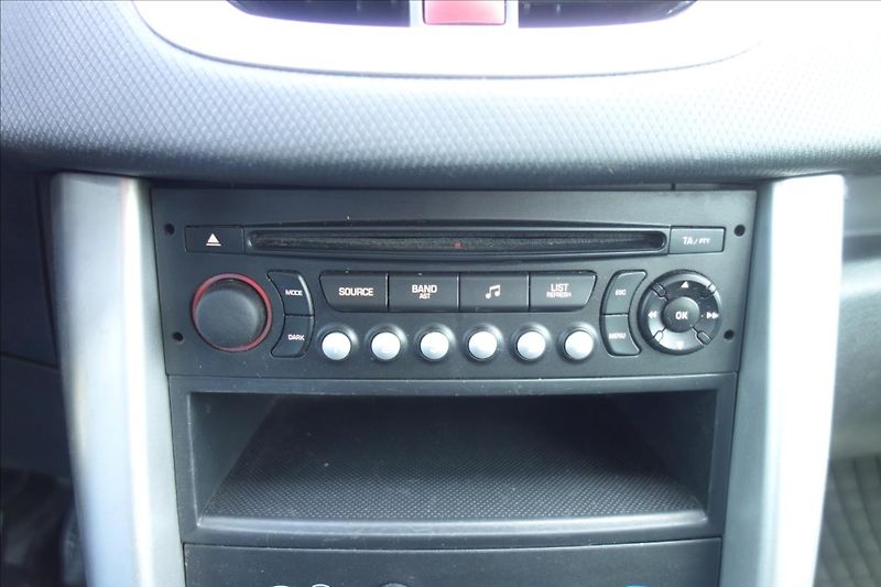 Peugeot 207 1,4 i 54KW, ČR, SERVIS. KN. - fotka 21 z 30