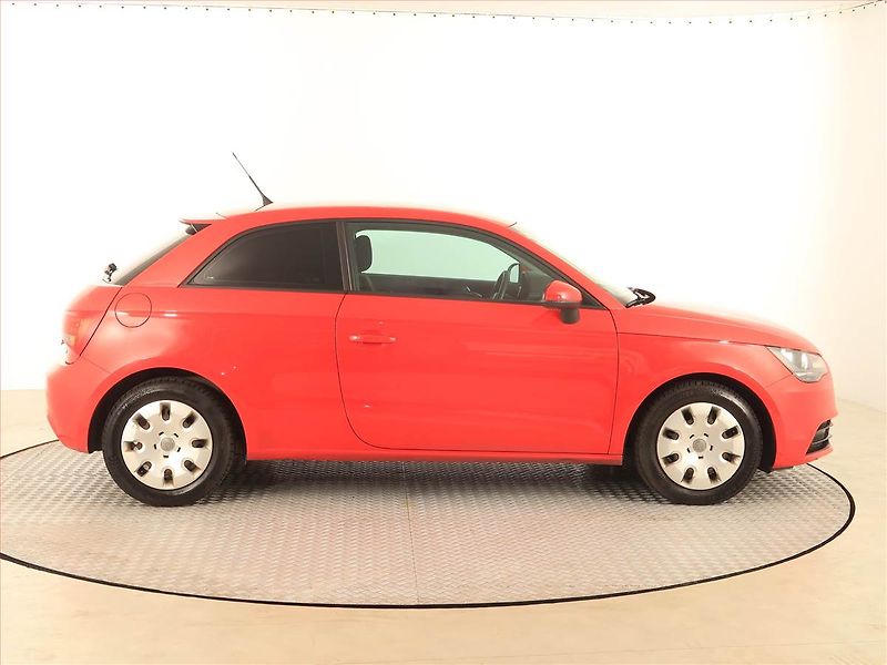 Audi A1 (2010) 1.2 TFSI, rezervace - fotka 6 z 15