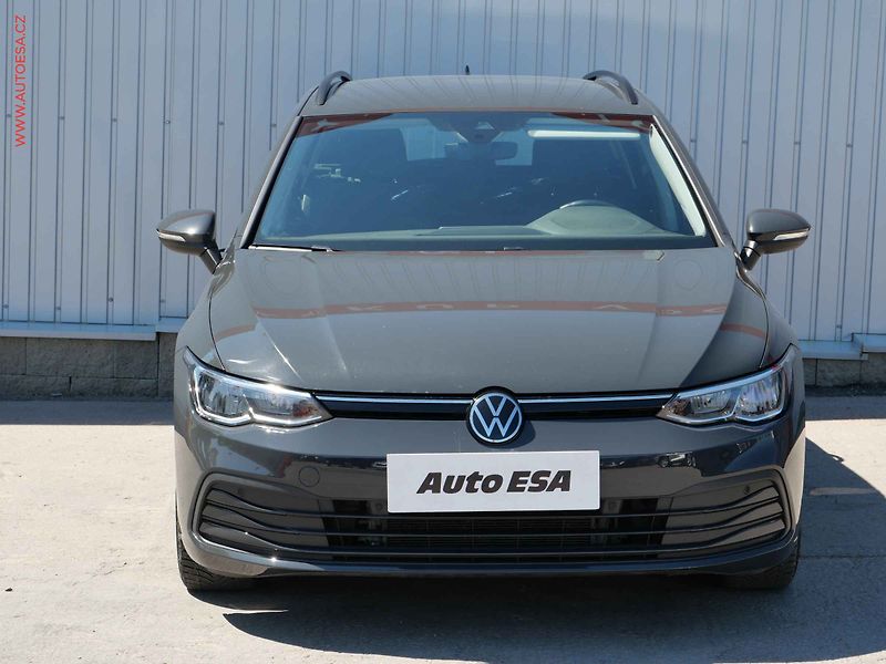 Volkswagen Golf (2023) 1.0 eTSi, ČR, Life, AT, LED - fotka 2 z 31