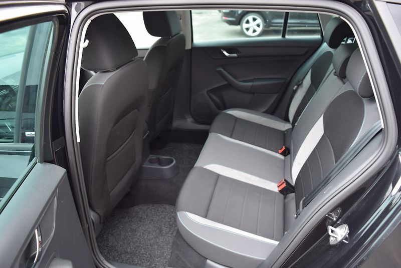 Škoda Rapid (2016) 1.2TSI 81kw ED. JOY XEN TAŽNÉ - fotka 15 z 45