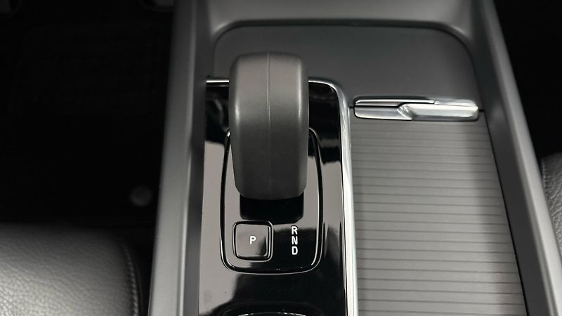 Volvo XC60 2.0 B4 AUT AWD Momentum Pro - fotka 26 z 31