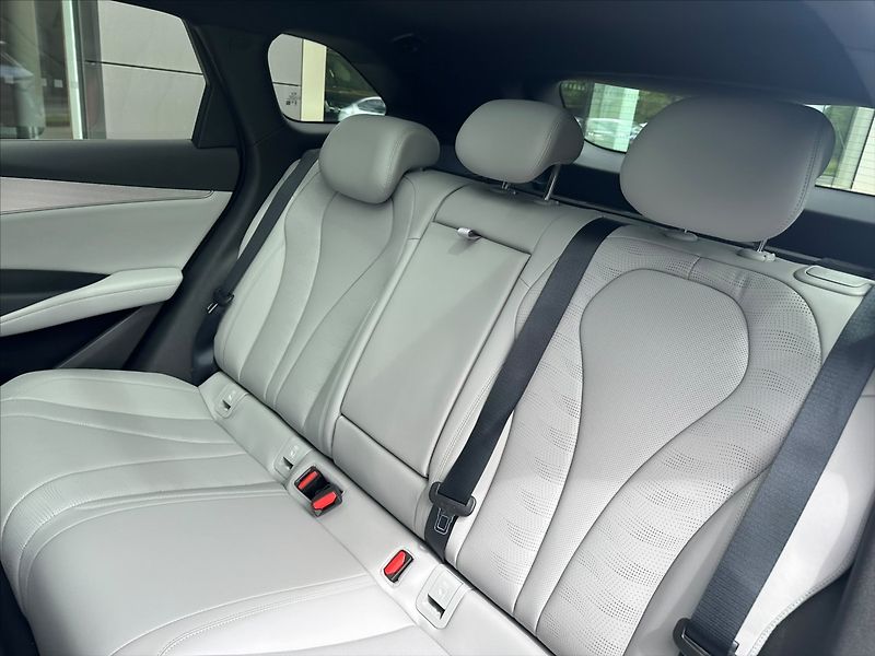 BYD Seal 6 1,5   DM-i Touring-Comfort Lit - fotka 14 z 15