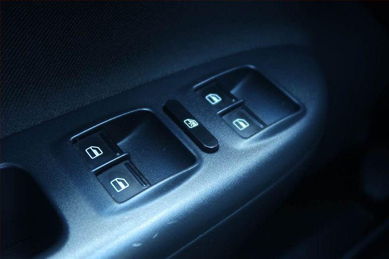 Škoda Octavia (2012) Ambition 1.2 TSI, Serv.kniha - fotka 16 z 18